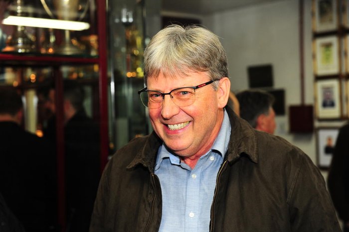 Presidente de clube revela se vai contratar atacante do Inter
