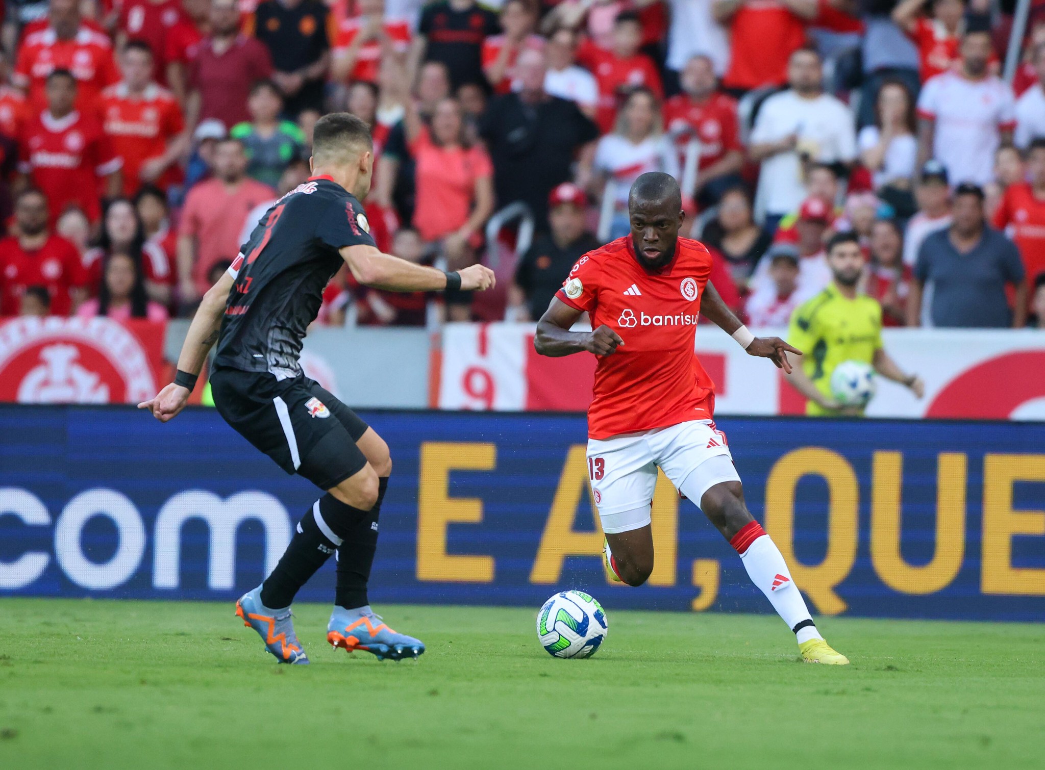 A informação desta segunda-feira sobre Enner Valencia e Vitão