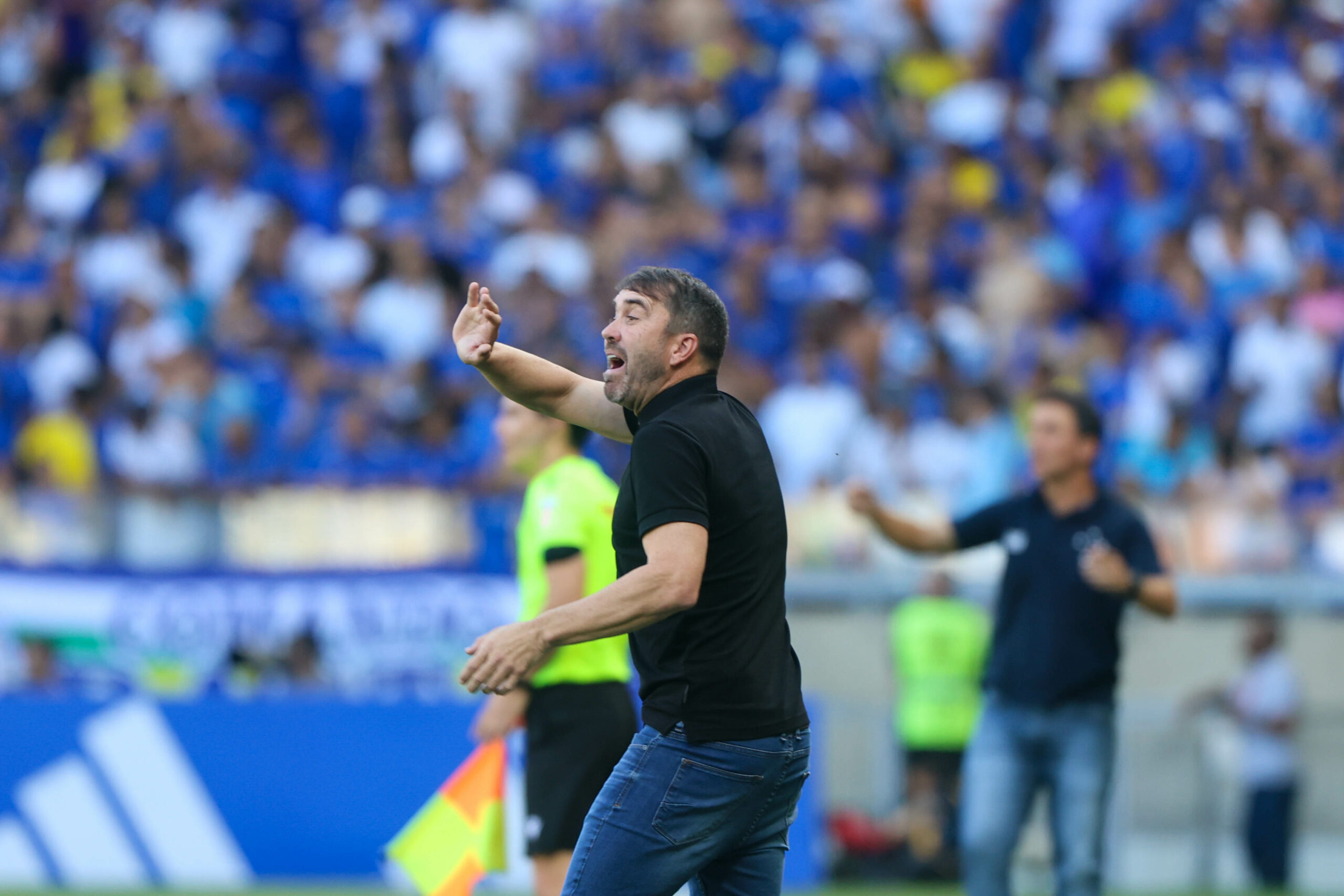 O problema admitido por Eduardo Coudet para a reta final do Brasileirão