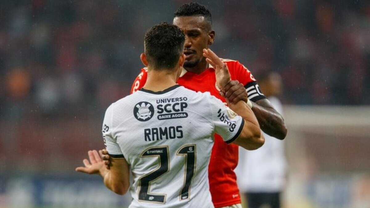 Após um ano e meio, Justiça toma decisão sobre jogador do Corinthians acusado de injúria racial por Edenilson