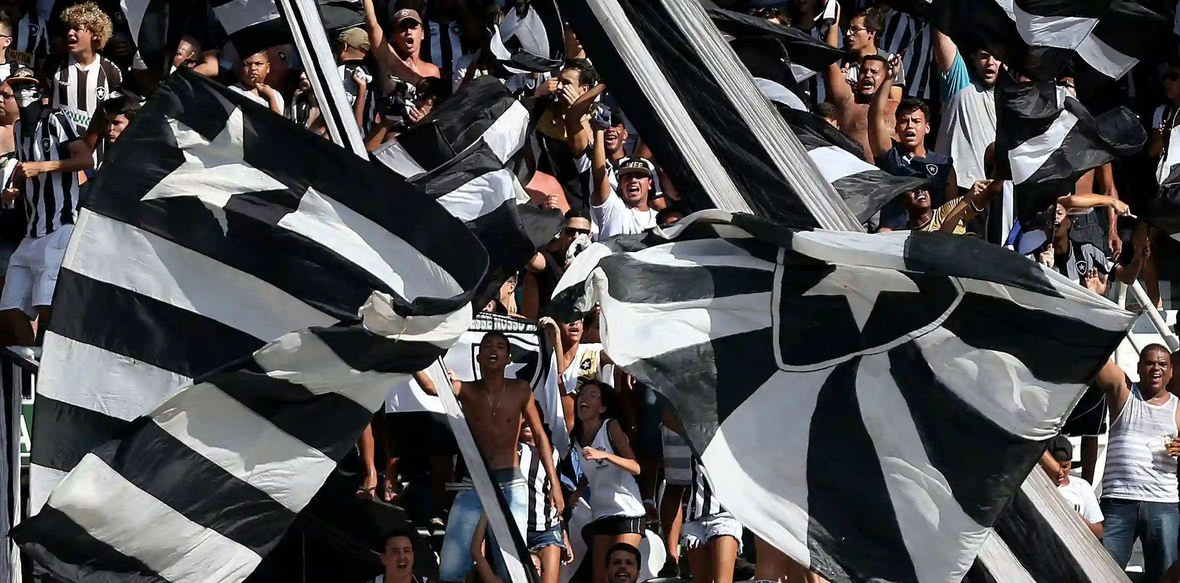 Torcida do Botafogo perde a paciência e reclama de ex-Inter nas redes sociais