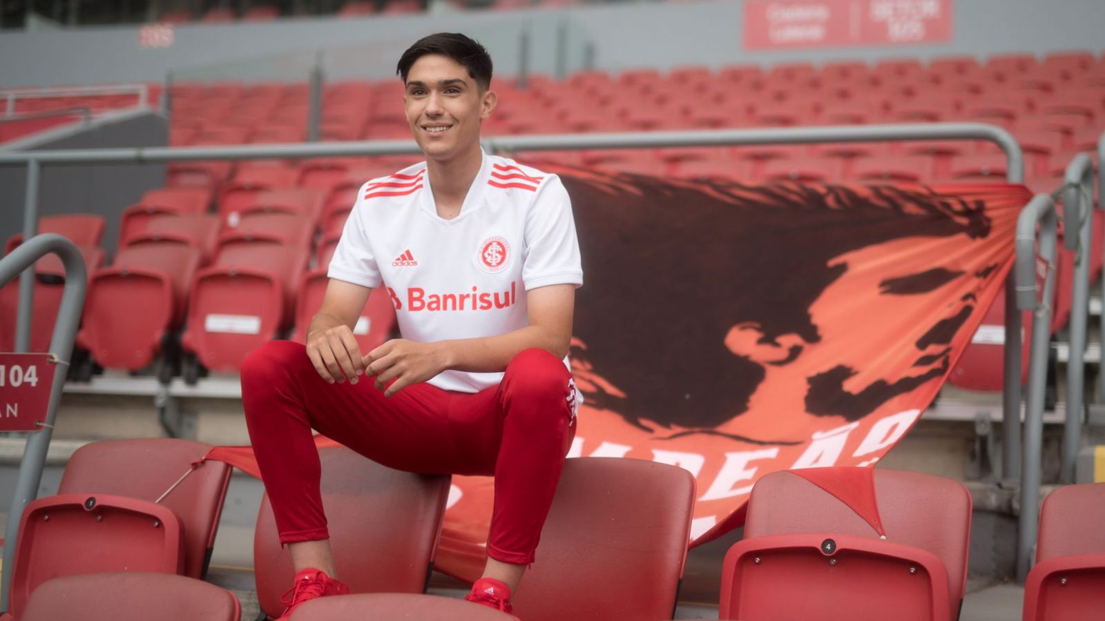 Uma novidade sobre Enzo, filho de Fernandão, que está no time sub-20