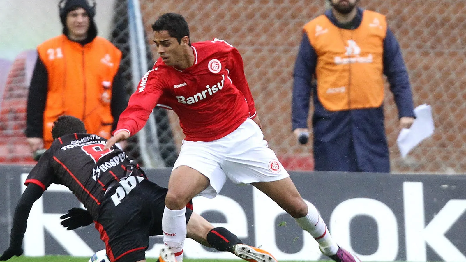 Ex-atacante do Inter aceita proposta e pode ser adversário em 2026