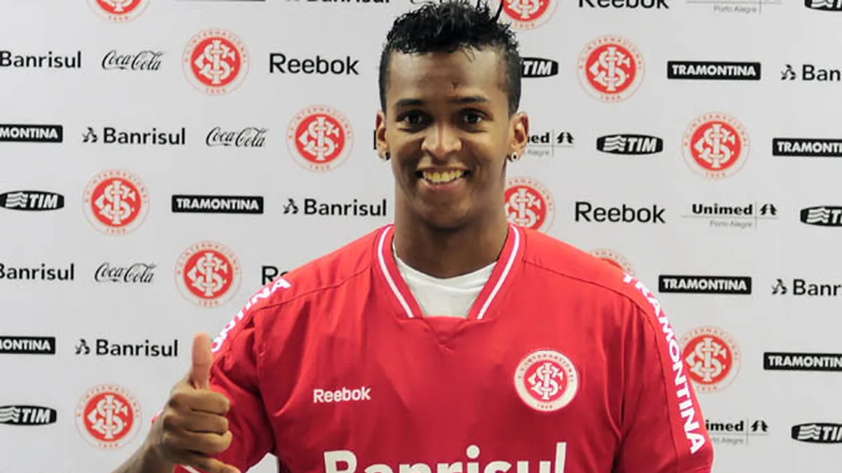 Ex-Inter, Jô decide voltar aos gramados e destino é inusitado