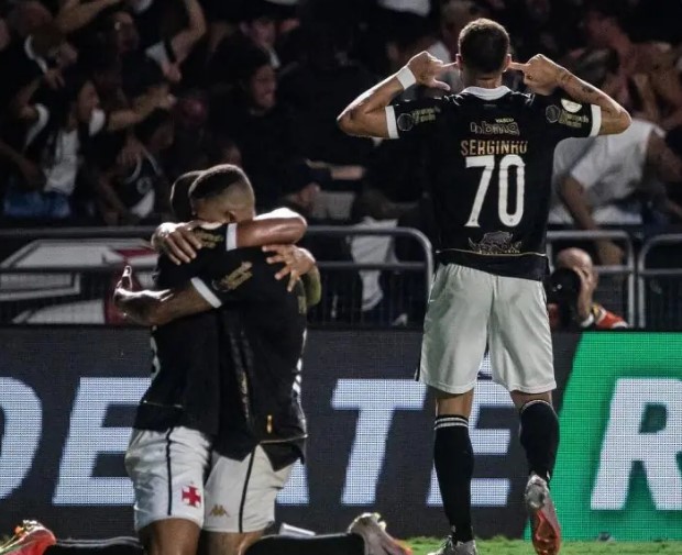 Jornal revela procura do Inter por jogador do Vasco da Gama