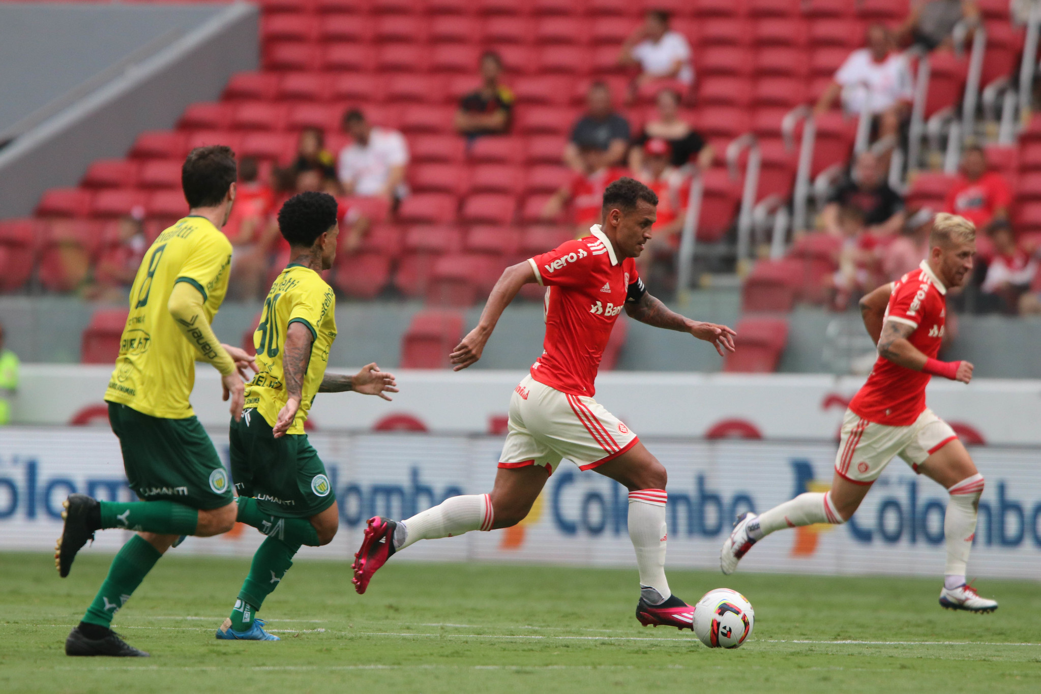 Inter enfrenta o Ypiranga neste sábado; confira a provável escalação