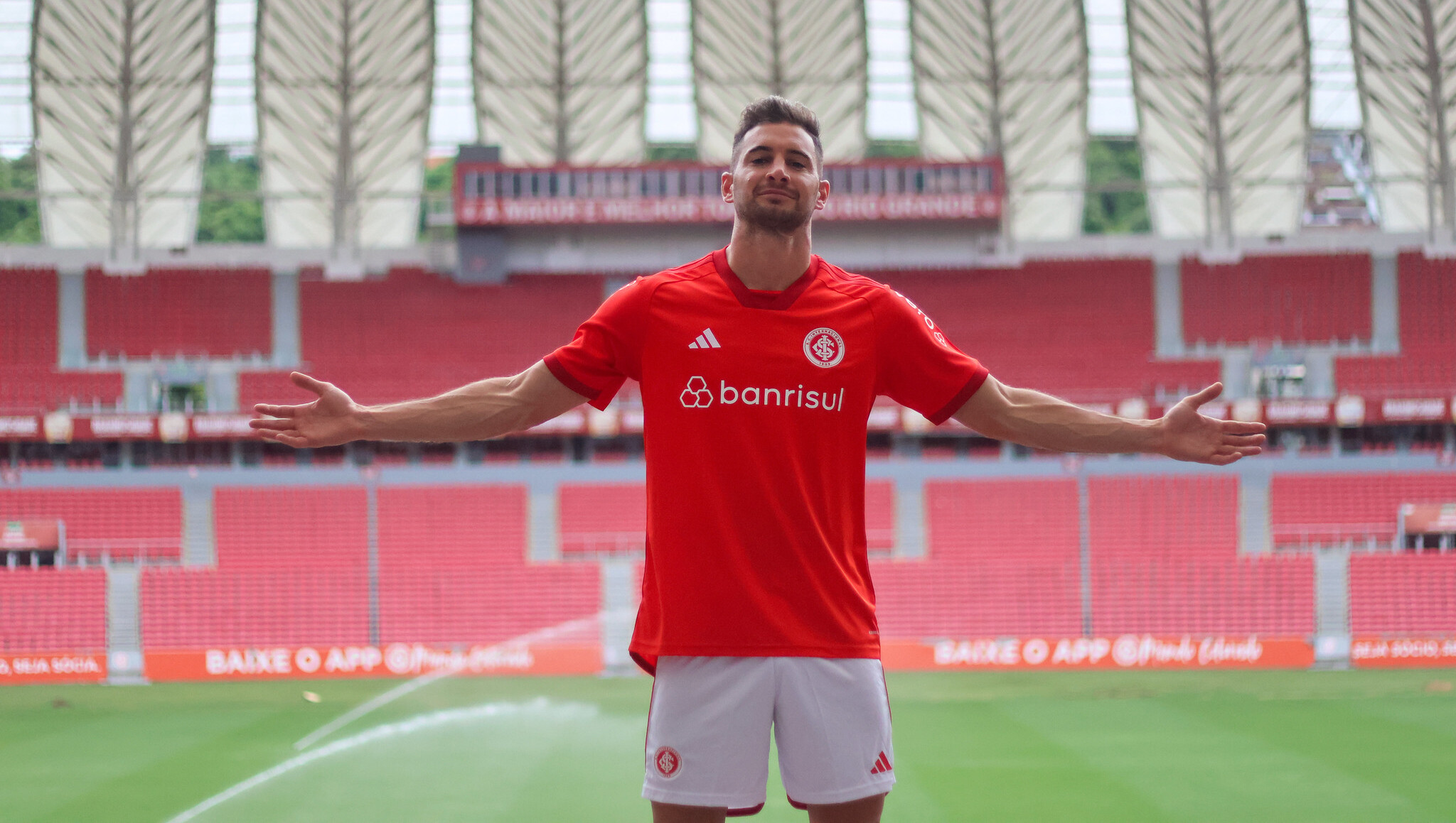 Lucas Alario se manifesta após informação de que pediu para voltar ao River Plate