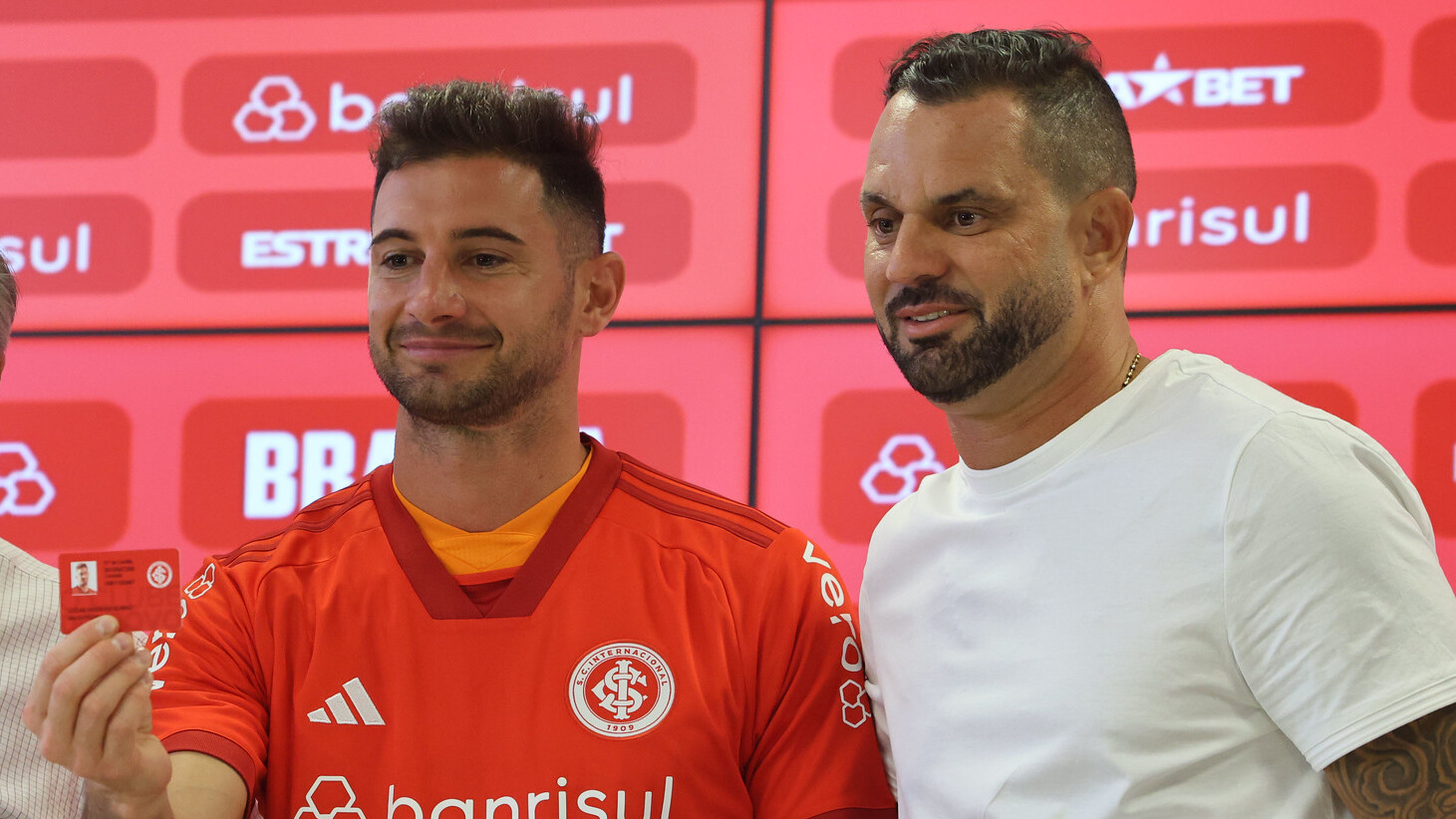 O que disse Magrão sobre a contratação do centroavante Lucas Alario