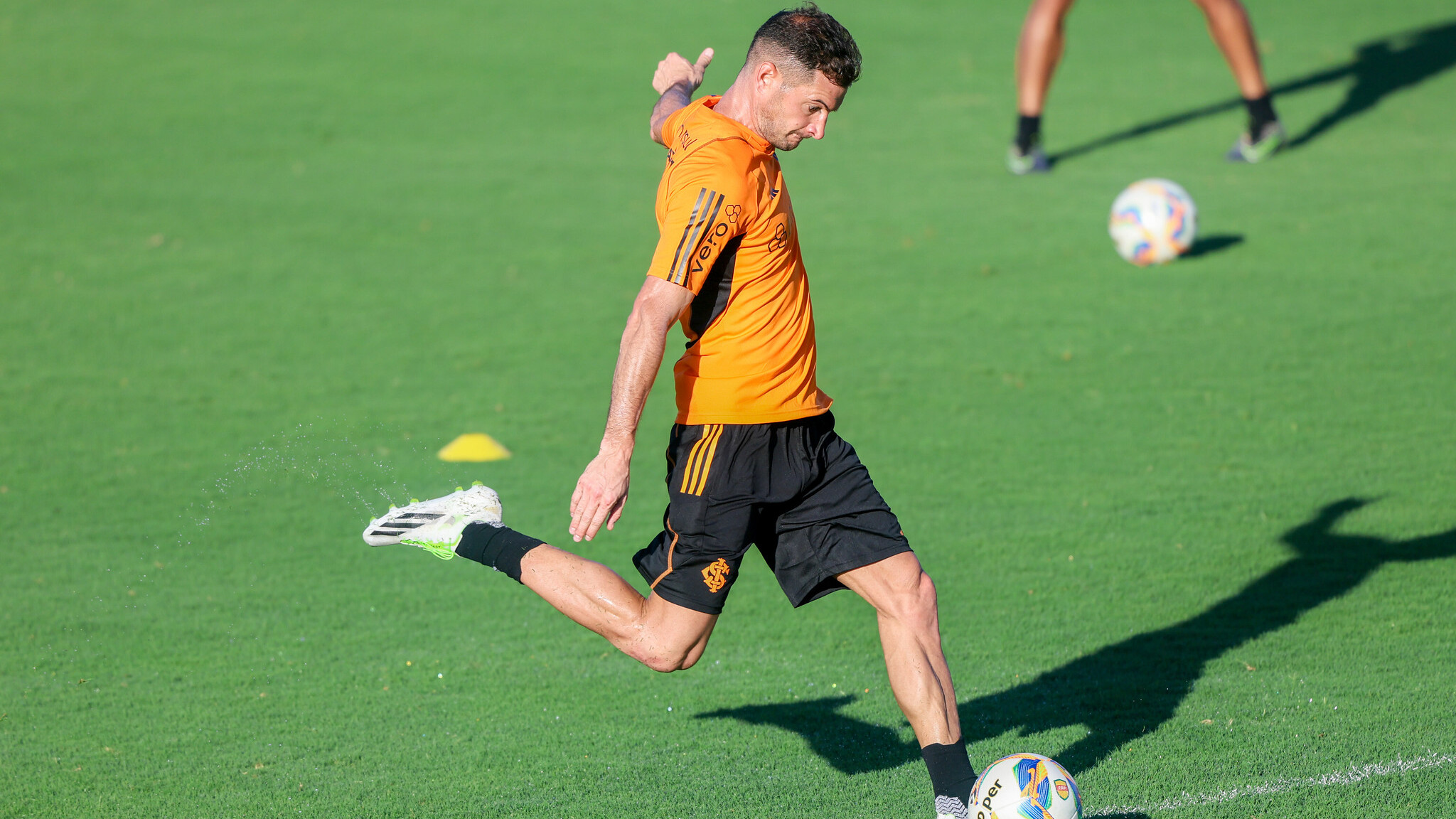 Vídeo: gol marcado por Lucas Alario em treino viraliza entre a torcida