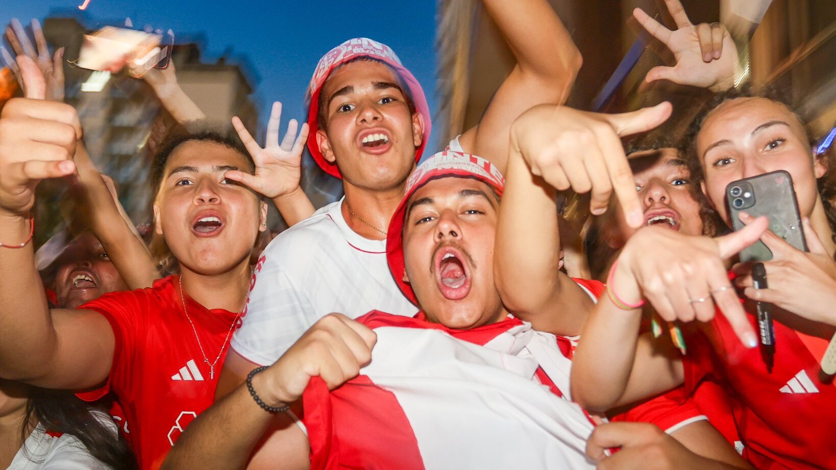 Confira imagens da festa da torcida na chegada do Inter em Bagé