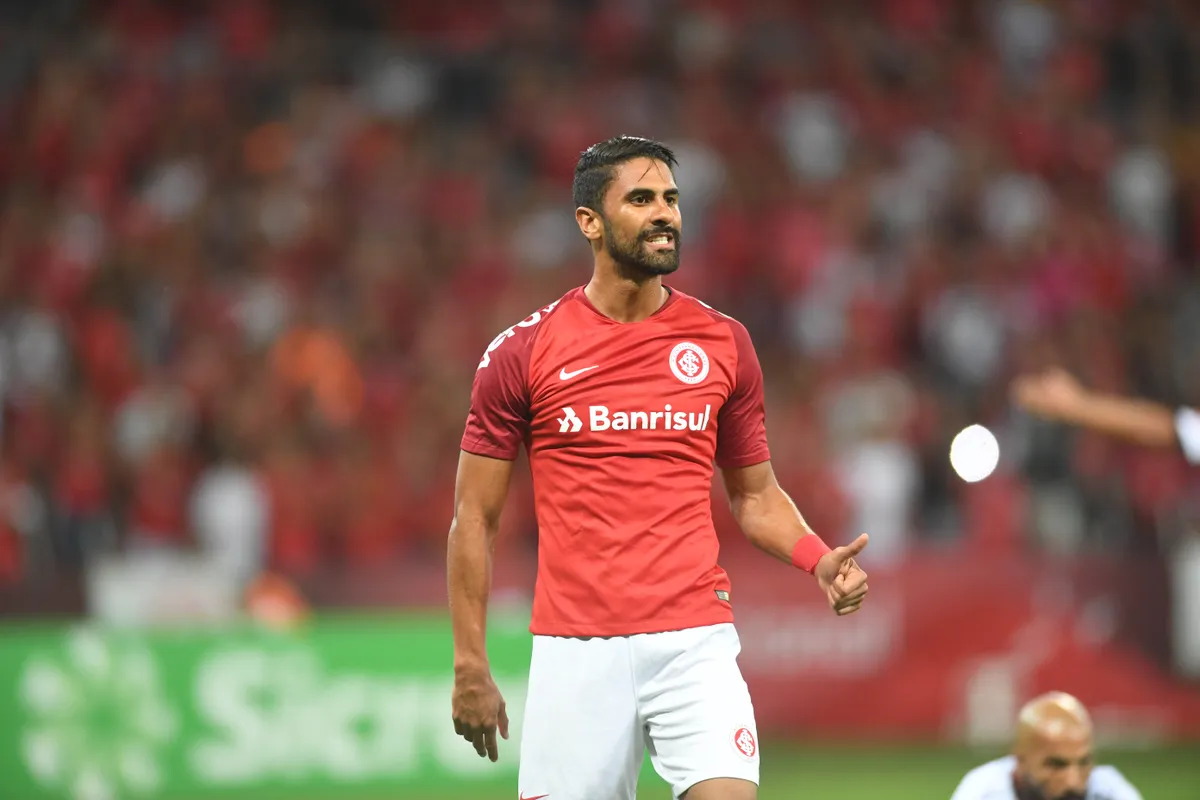 Ex-centroavante do Inter, Santiago Tréllez acerta com novo clube