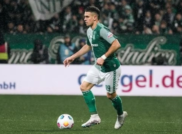 Direção do Inter segue na Europa tentando liberação de Rafael Santos Borré