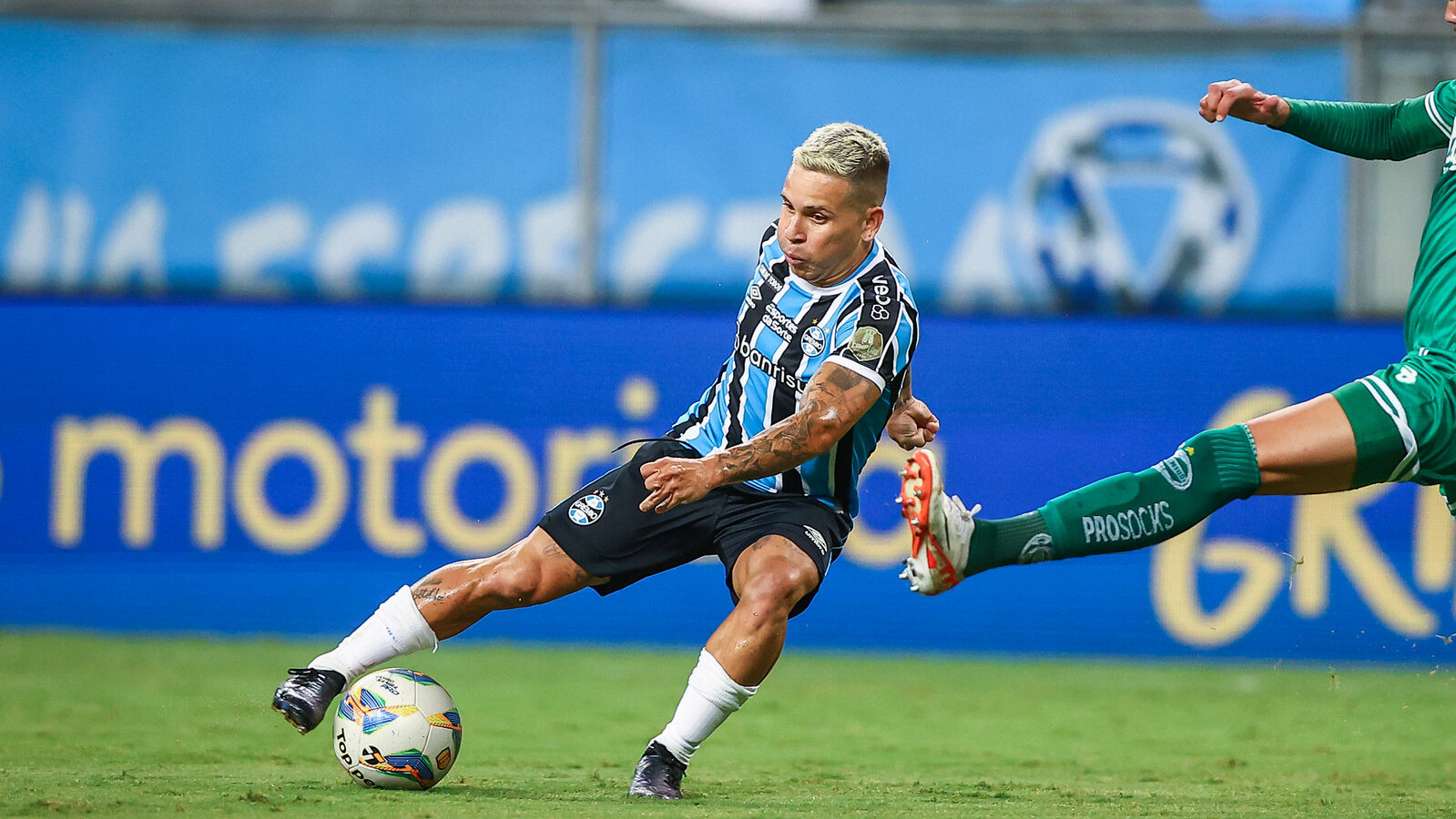 Grêmio confirma lesão de Soteldo; descubra se atacante jogará o Gre-Nal