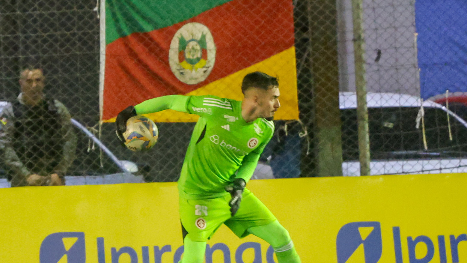 Anthoni celebra sequência como titular e avalia segurança defensiva do Inter