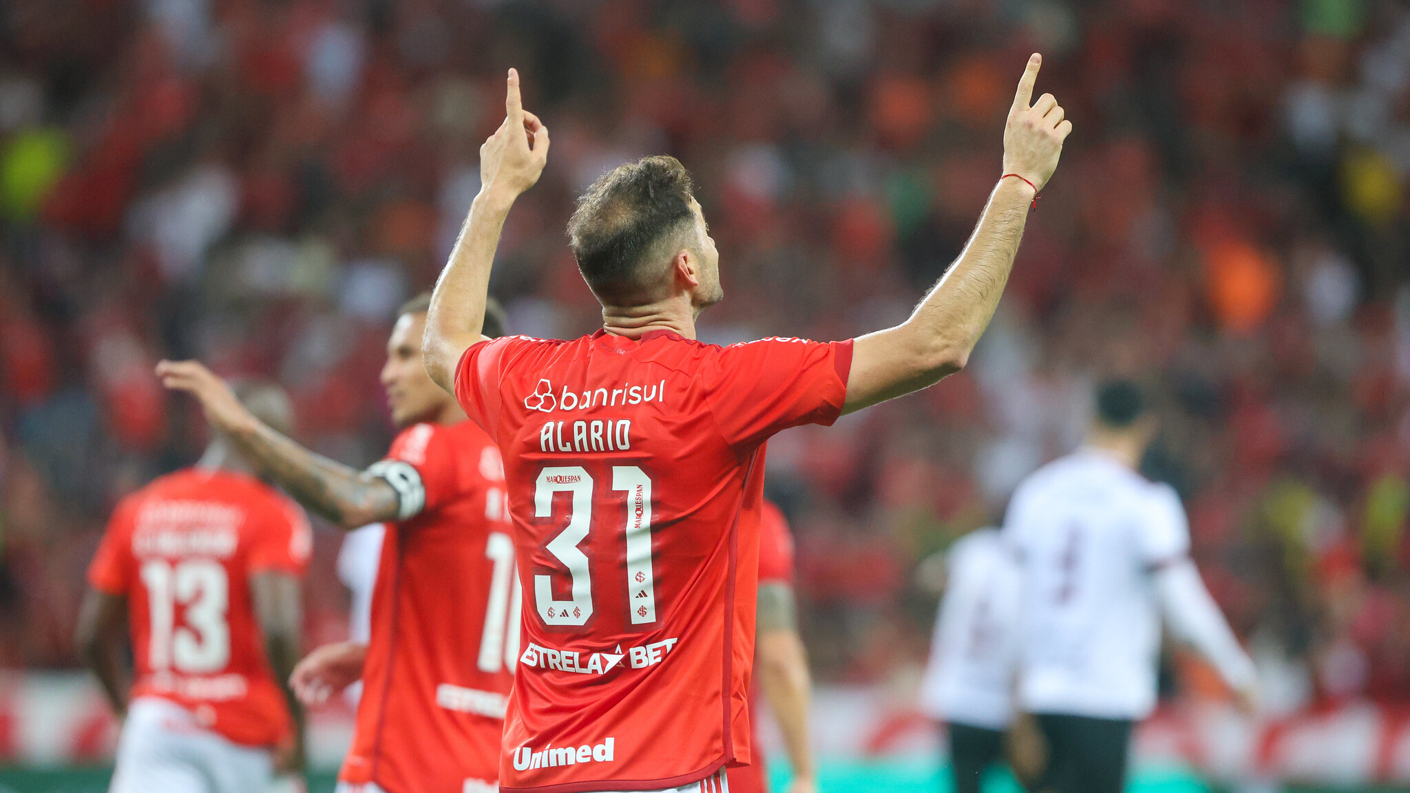 Sobre o desempenho de Lucas Alario em clássicos