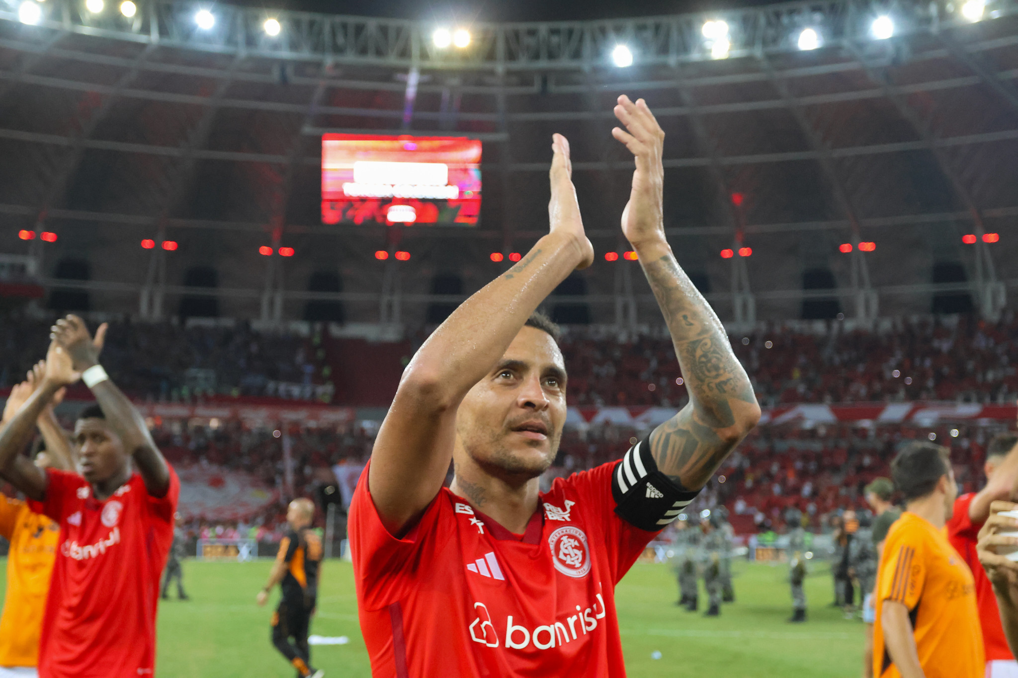 Vídeo: Inter divulga bastidores da vitória no clássico Gre-Nal 441