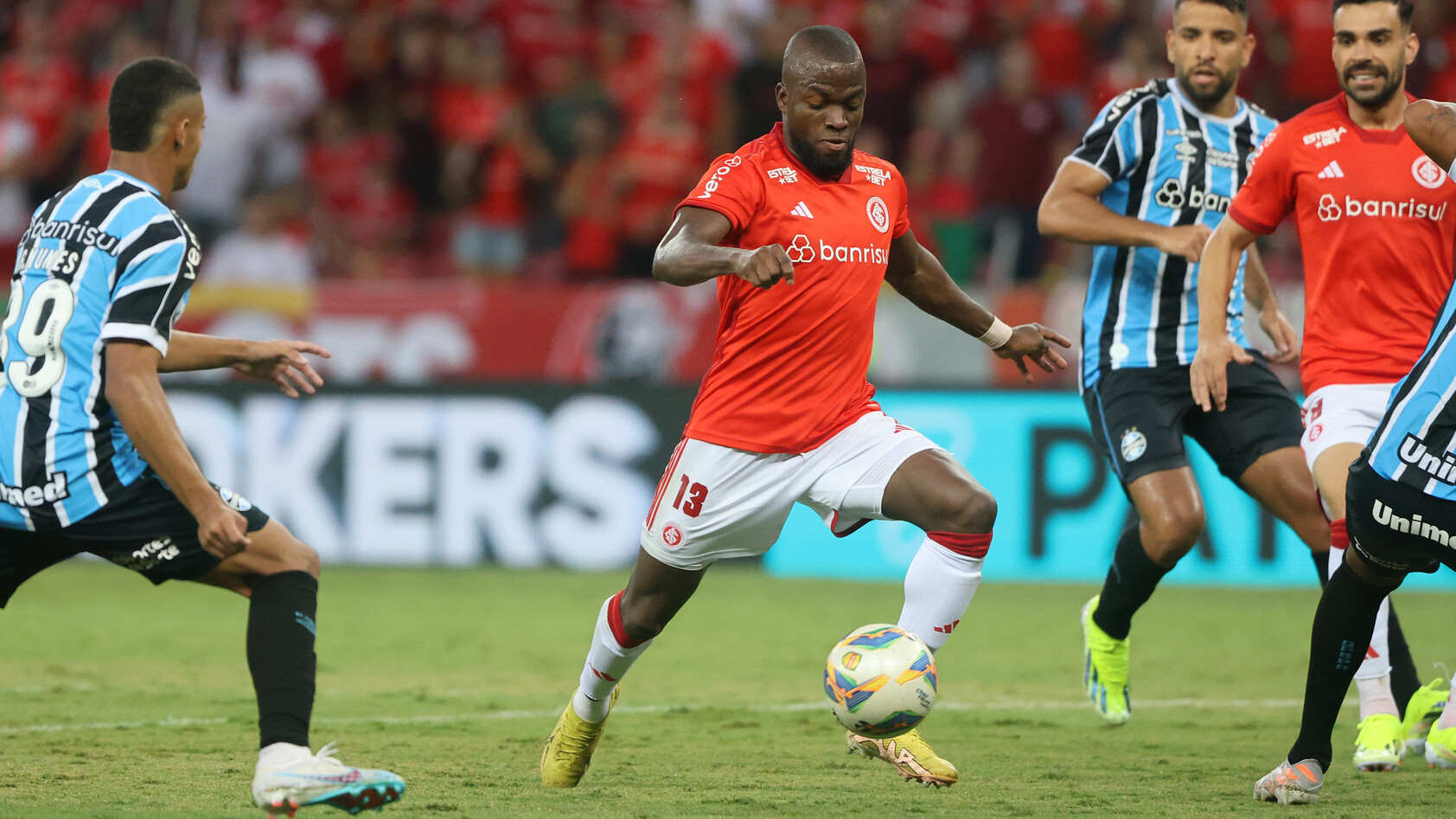 Sobre Enner Valencia visando as quartas de final do Gauchão