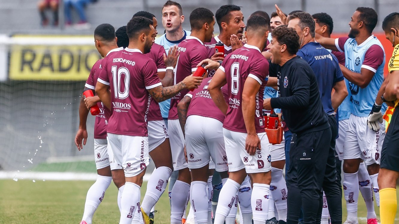 Jogador do Caxias é levado para hospital e não enfrenta o Inter