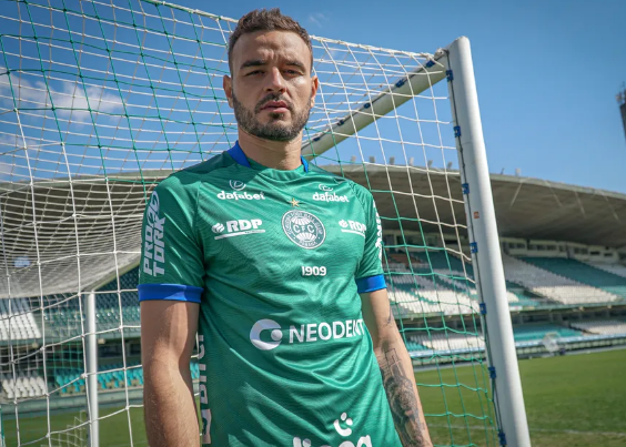 O que diz a direção do Coritiba sobre goleiro na mira do Inter