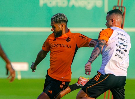 Quando vão estrear? Coudet fala sobre Bruno Gomes e Wesley