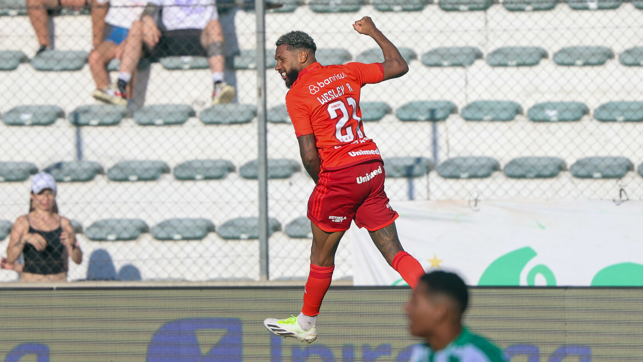 O destaque feito por Wesley depois do primeiro gol pelo Inter