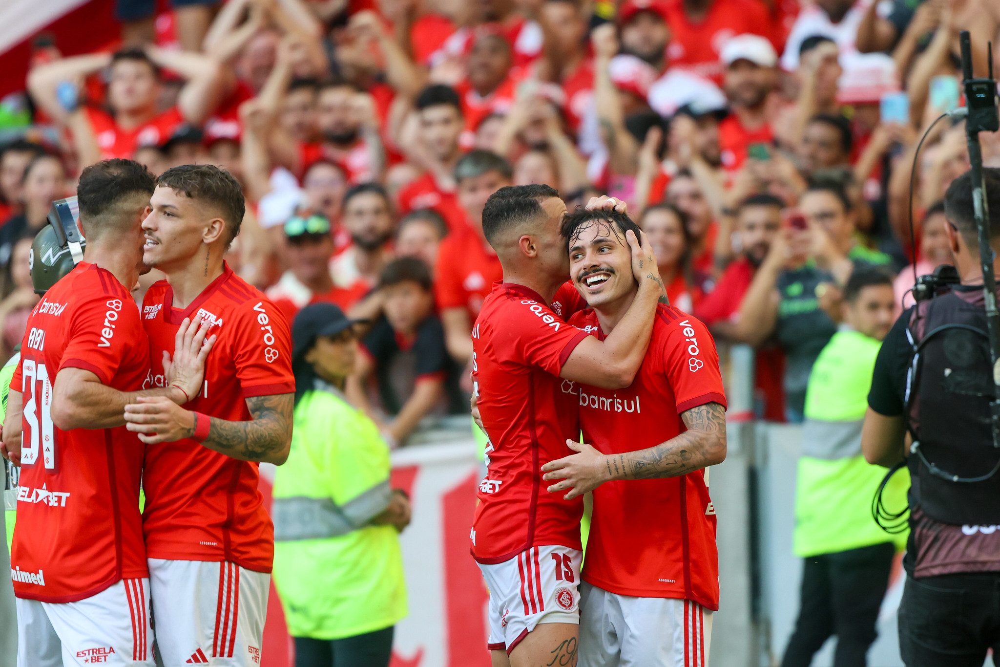 Próxima de receber proposta do Botafogo, direção do Inter segue com ideia para o futuro de Mauricio; entenda