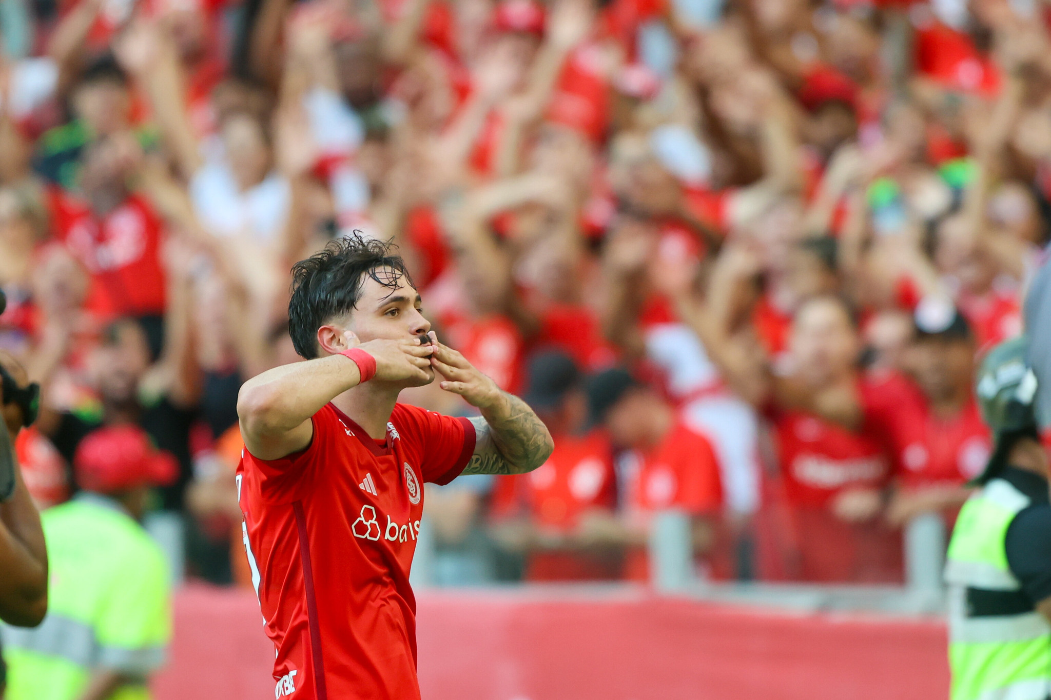 O que diz André Cury após informação de proposta do Botafogo por Mauricio