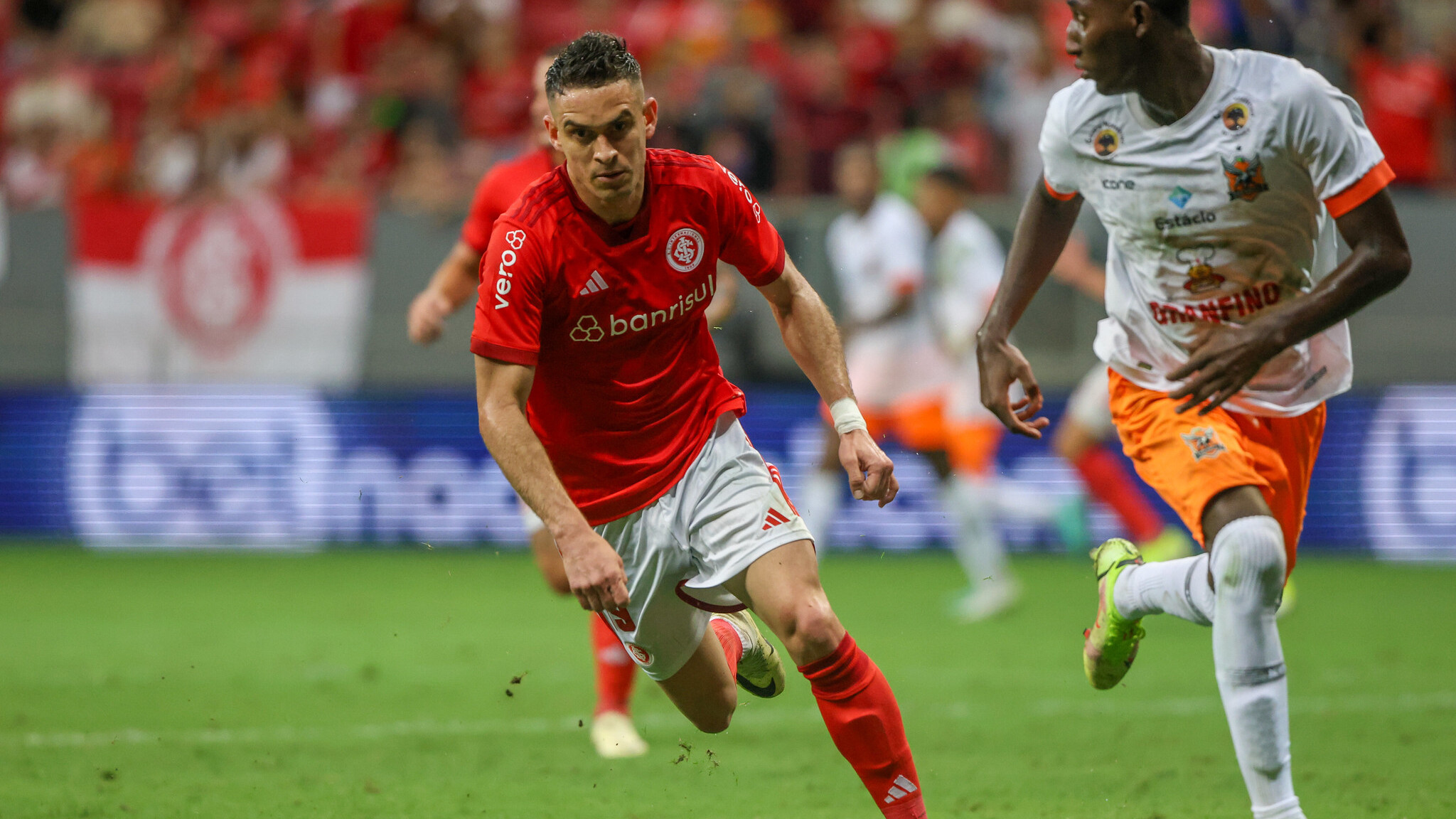 Jornalista colombiano faz avaliação sobre Rafael Borré antes da reapresentação no Inter