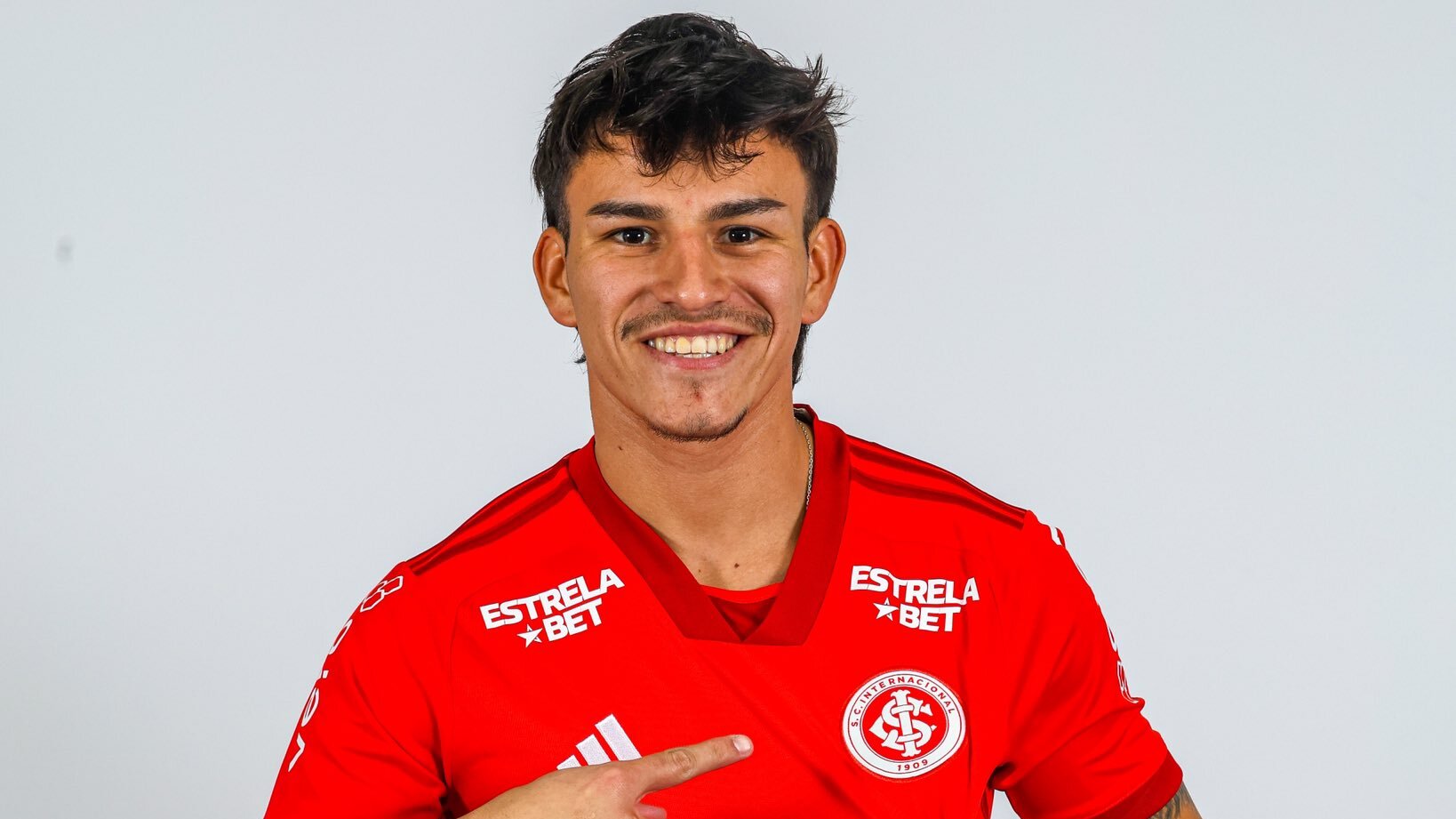 Inter divulga foto e confirma chegada de reforço em Porto Alegre