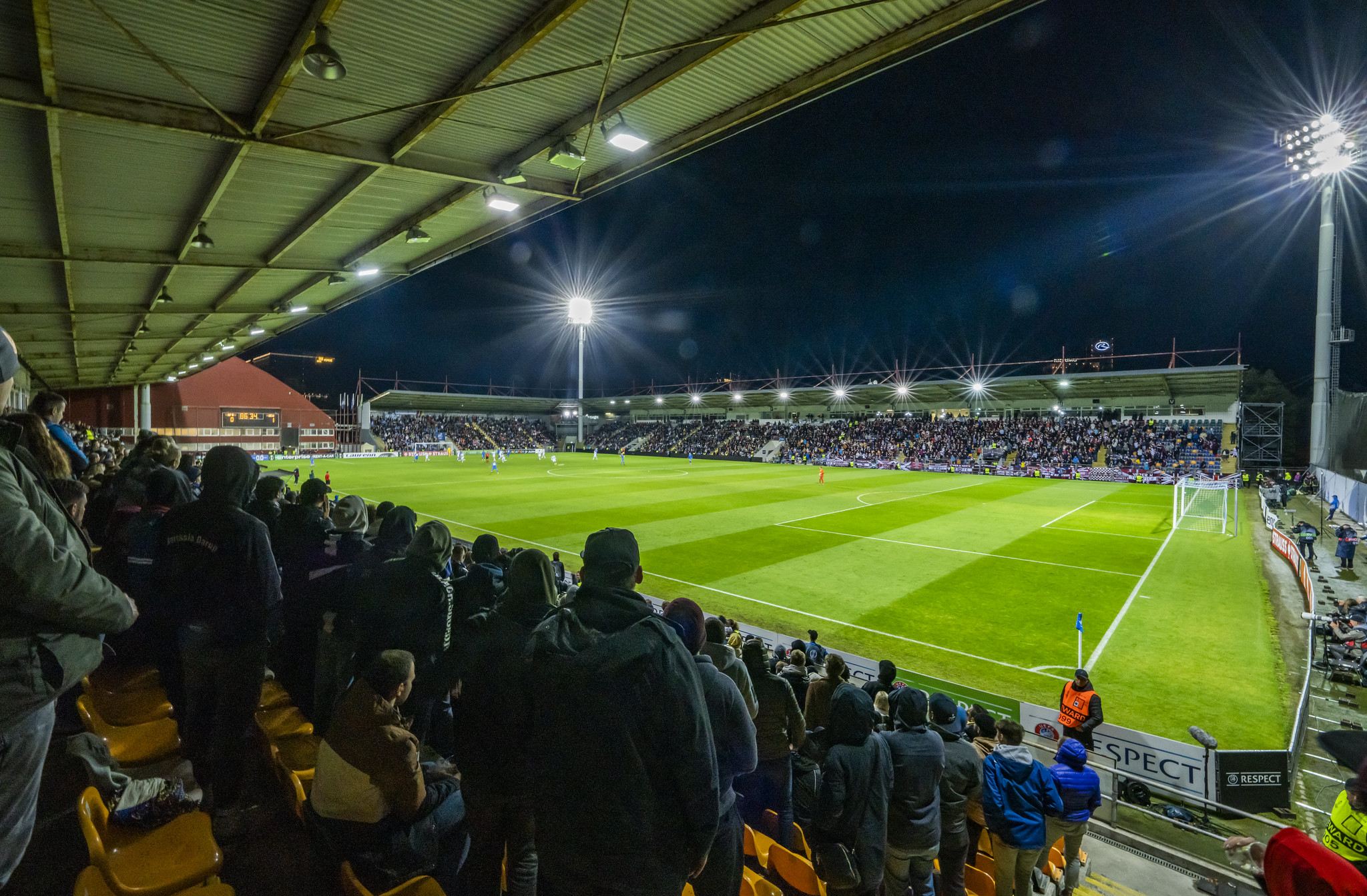 Jogador emprestado pelo Inter celebra estreia no futebol europeu