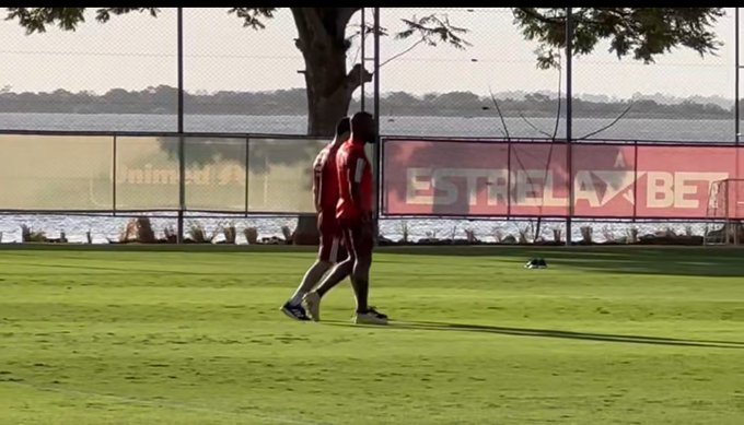 Com dores, Enner Valencia deixa treino do Inter mais cedo; confira