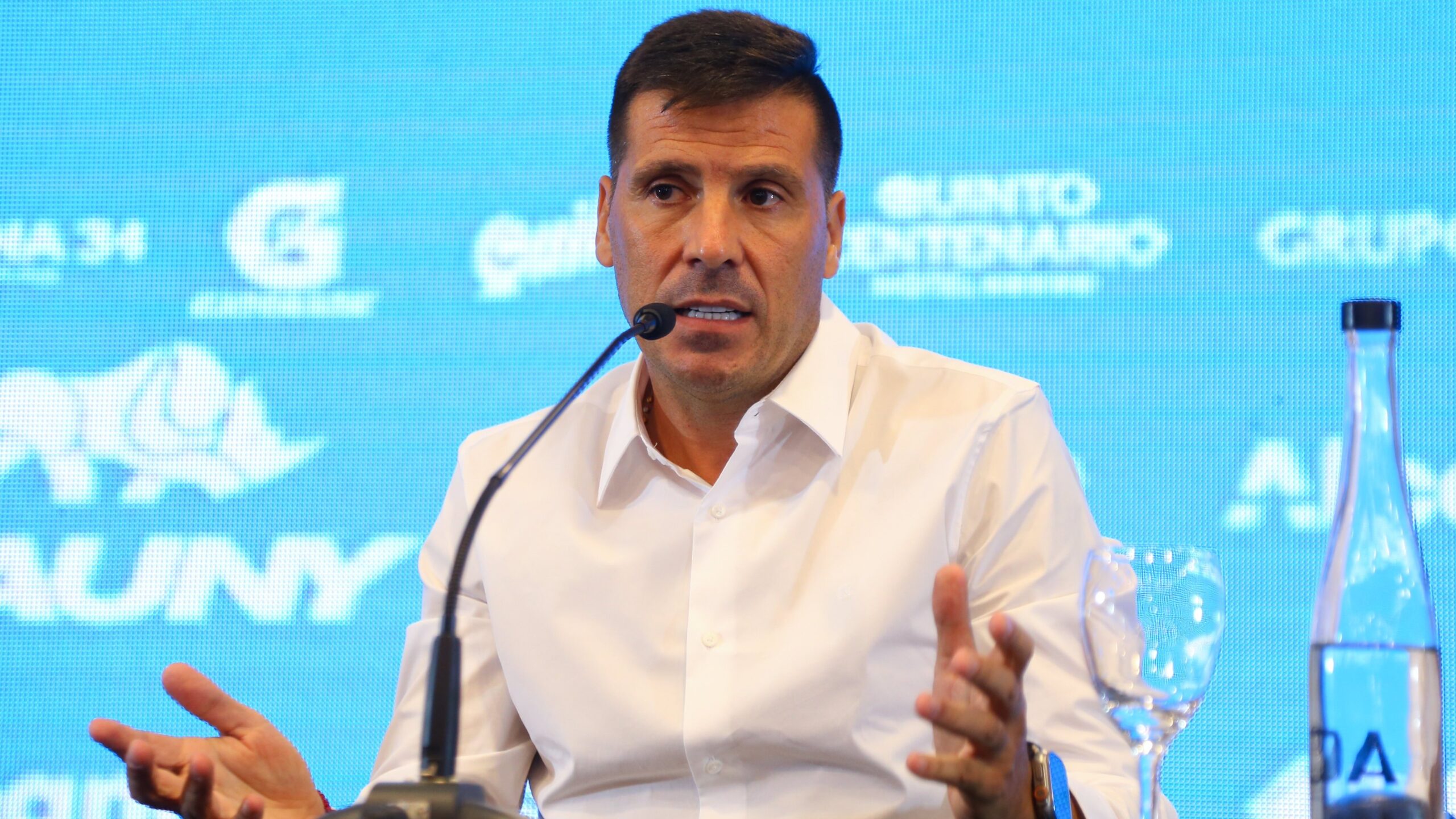 Após goleada no Campeonato Argentino, técnico do Belgrano faz aviso envolvendo o Inter