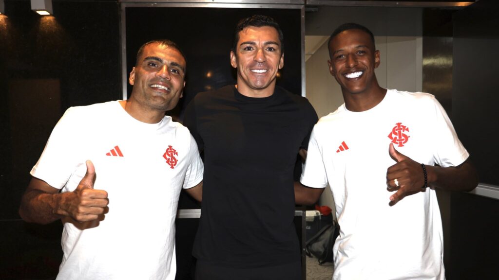 Ex-zagueiro do Inter, Lúcio sofre acidente doméstico e é internado em Brasília