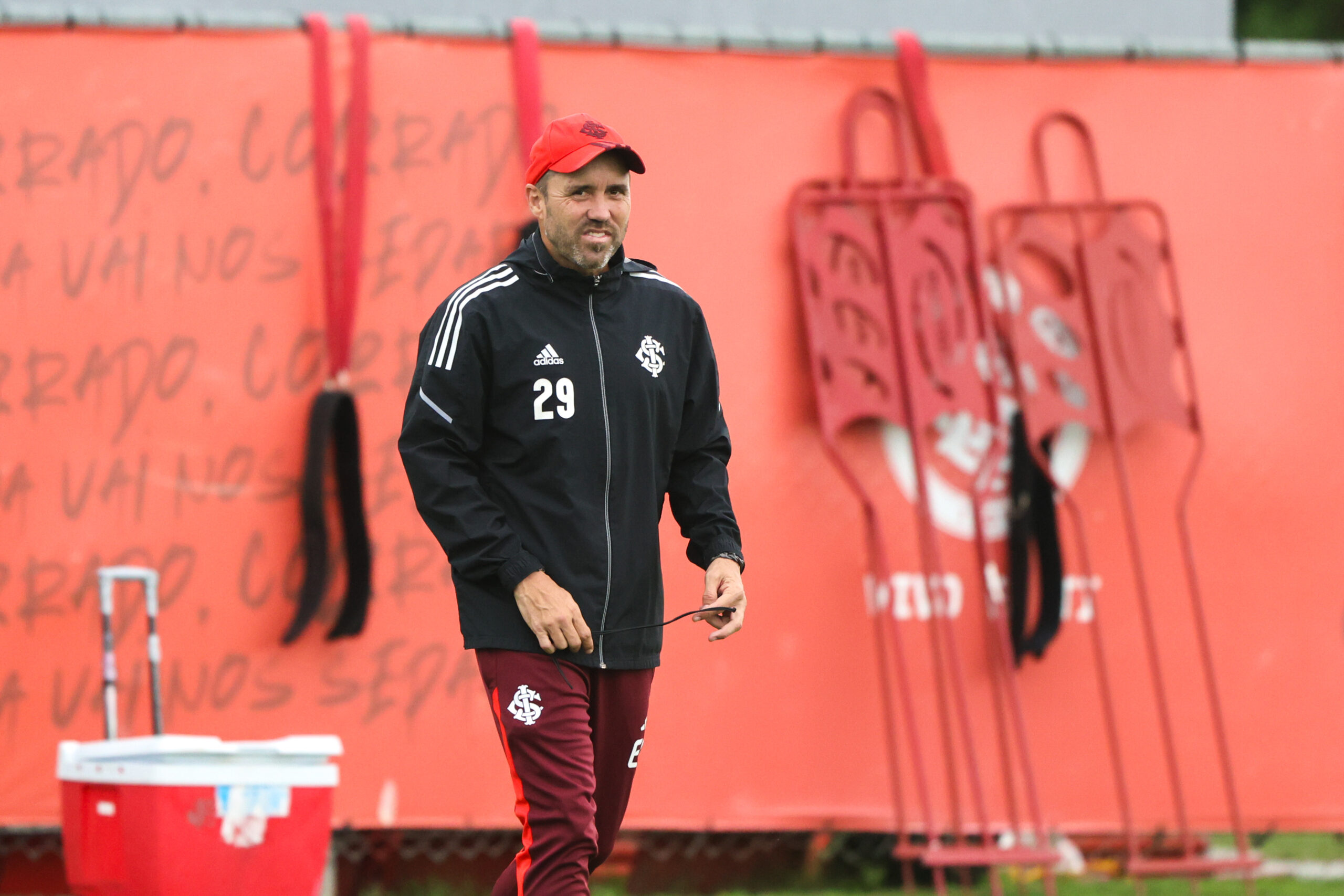 Eduardo Coudet encaminha time do Inter para o jogo contra o Juventude com treino que acontece neste sábado