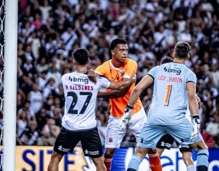 Manchester City? Jogada do Nova Iguaçu contra o Vasco chama atenção nas redes sociais; time carioca será adversário do Inter