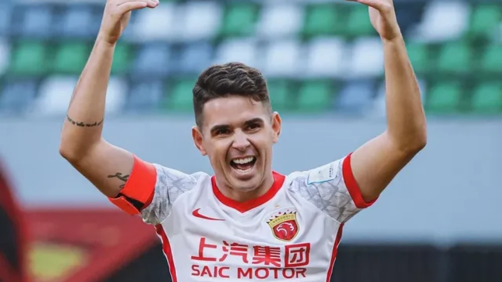 Estafe de Oscar revela se algum time avançou pelo meia e quando ele deve começar a definir o seu futuro 