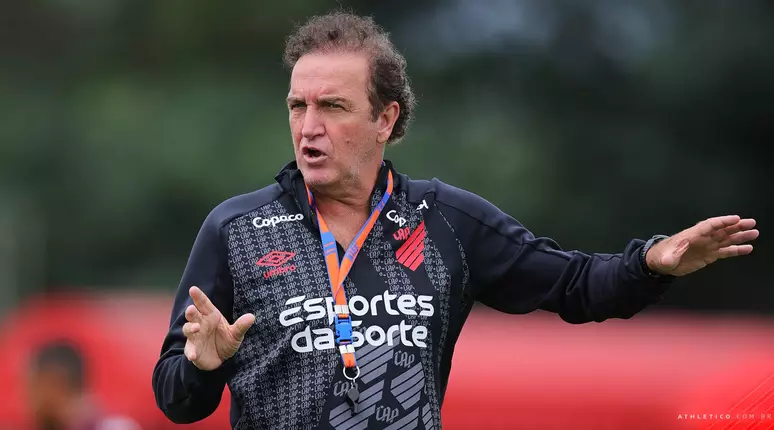 Athletico acerta contratação de meia-atacante antes de enfrentar o Internacional