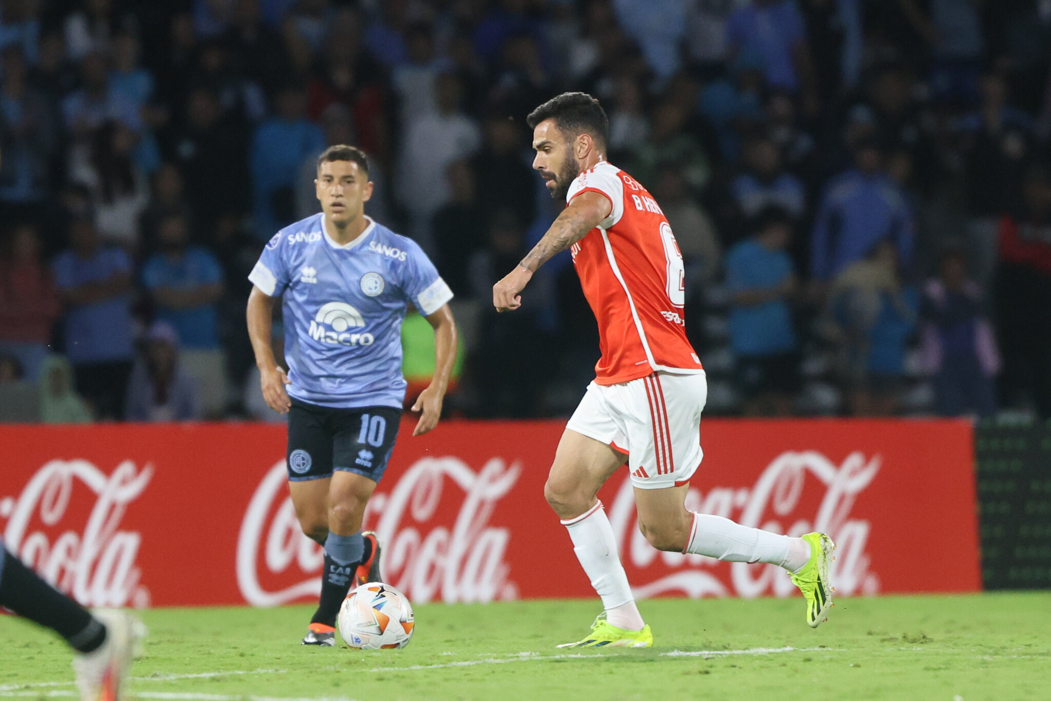 Sobre os meias do Inter nos jogos contra Belgrano e Juventude