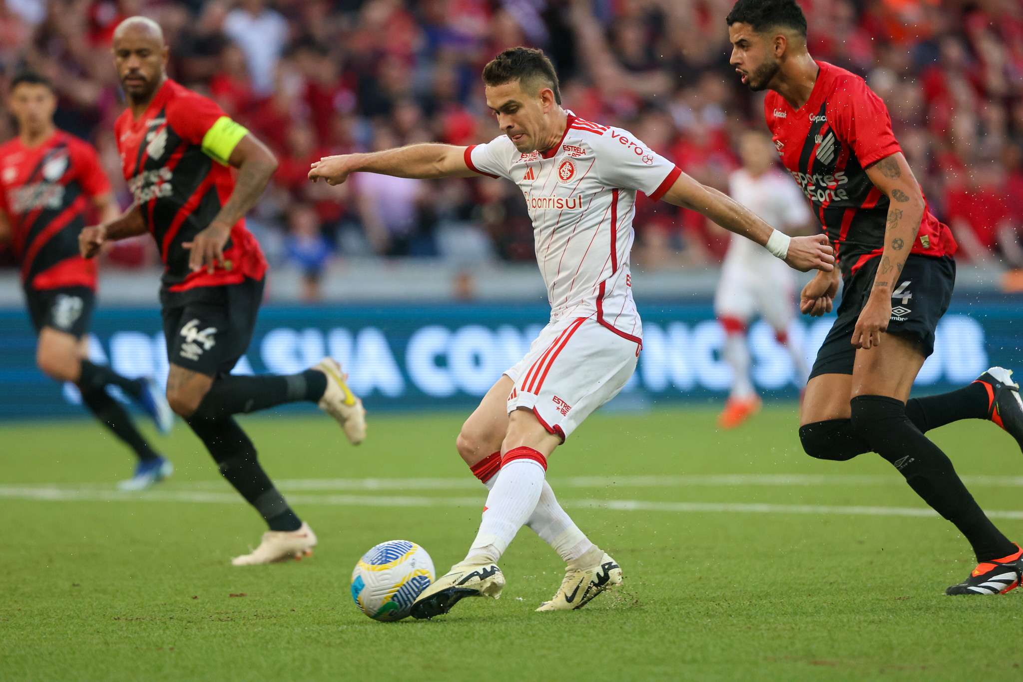 O que disse Eduardo Coudet sobre as chances perdidas por Rafael Borré