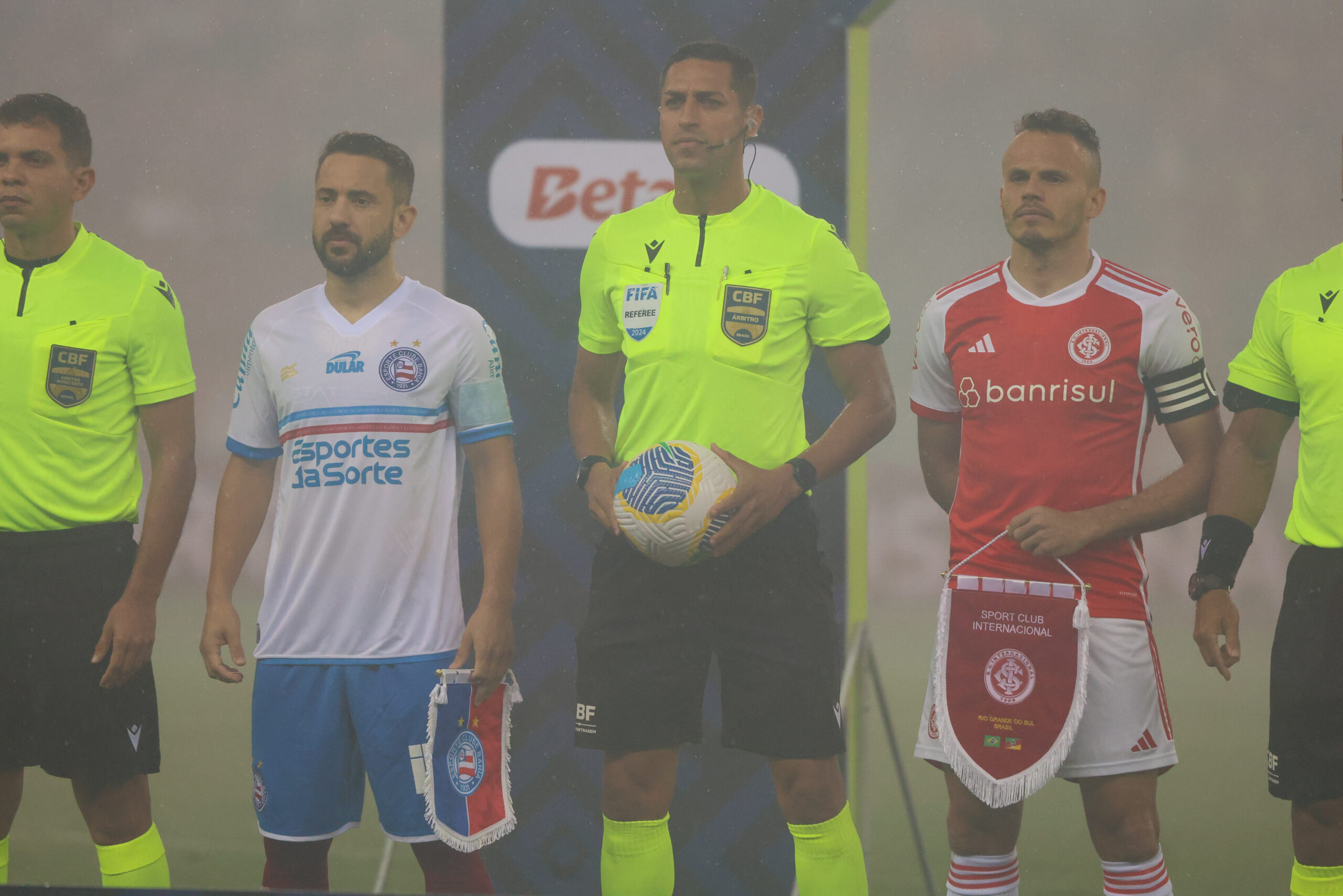 Vice-presidente do Inter afirma que árbitro mentiu na súmula; entenda