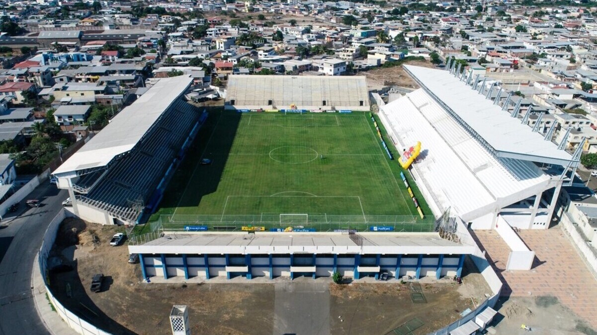 Sobre o gramado do estádio em que o Inter enfrentará o Delfín