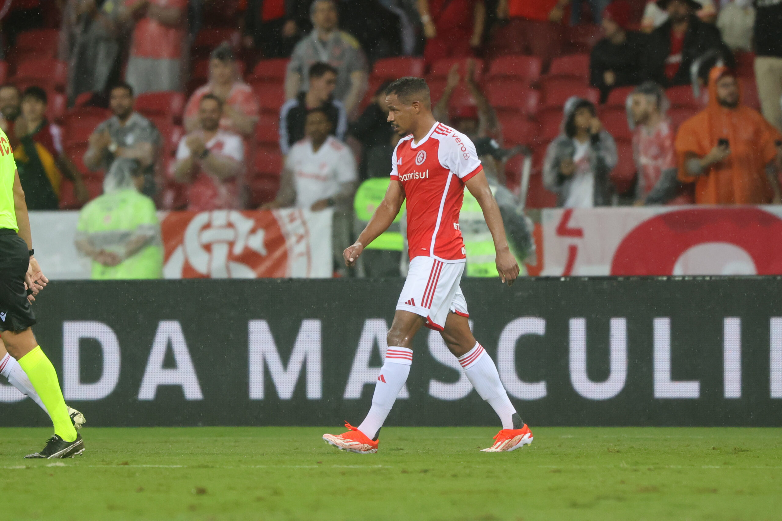 Inter divulga lista de relacionados e informa lesão de Fernando, que não viaja para enfrentar o Palmeiras