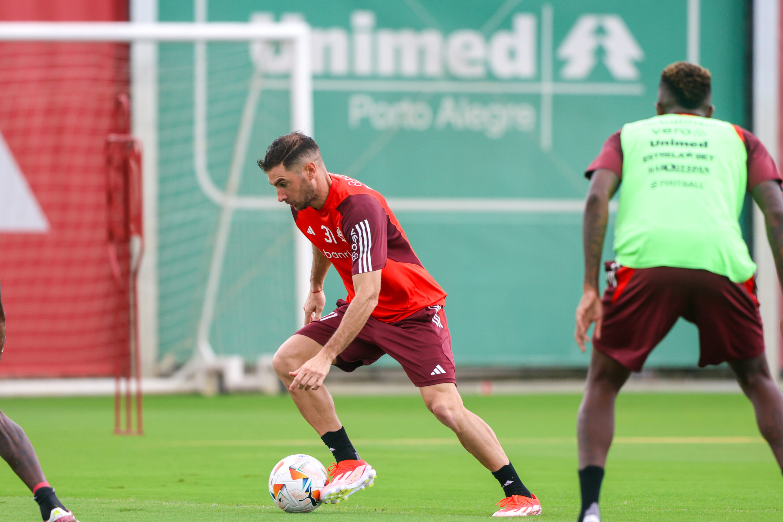 A revelação feita por Eduardo Coudet sobre o centroavante Lucas Alario