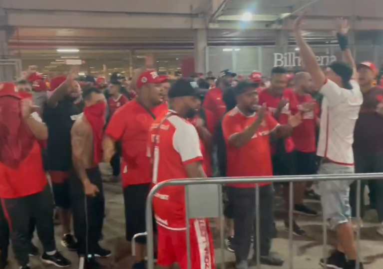 Vídeo: Torcida do Inter protesta após empate com o Real Tomayapo
