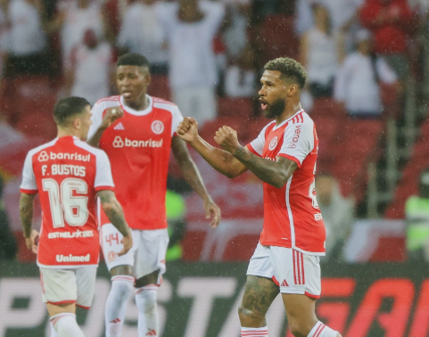 Inter estreia no Campeonato Brasileiro vencendo o Bahia