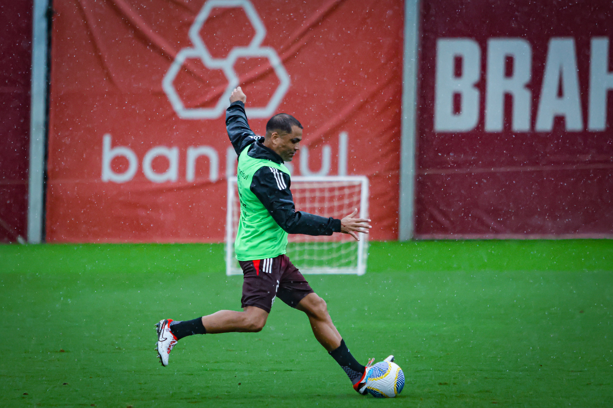 Uma informação que preocupa sobre o zagueiro Gabriel Mercado