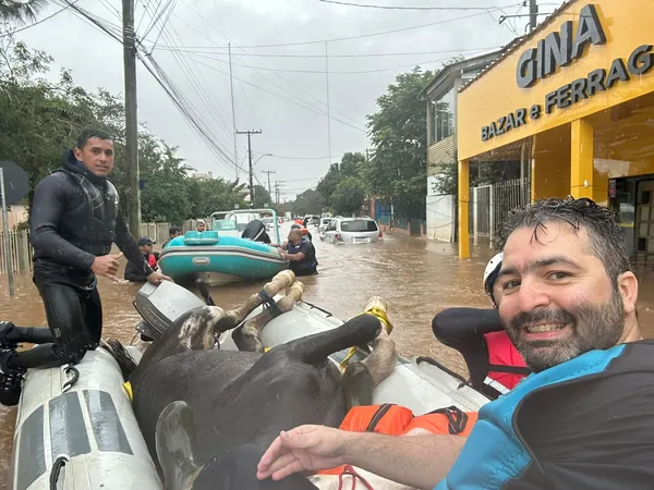 O dirigente do Inter que ajudou no resgate de animais em Porto Alegre e região metropolitana