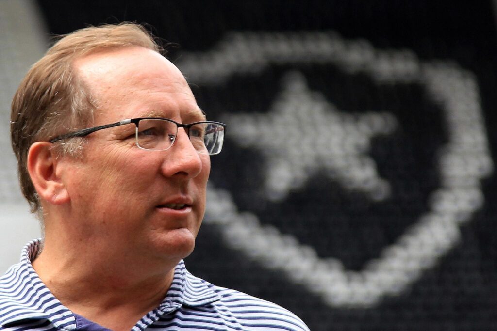 Botafogo negocia contratação de técnico que já foi alvo do Inter