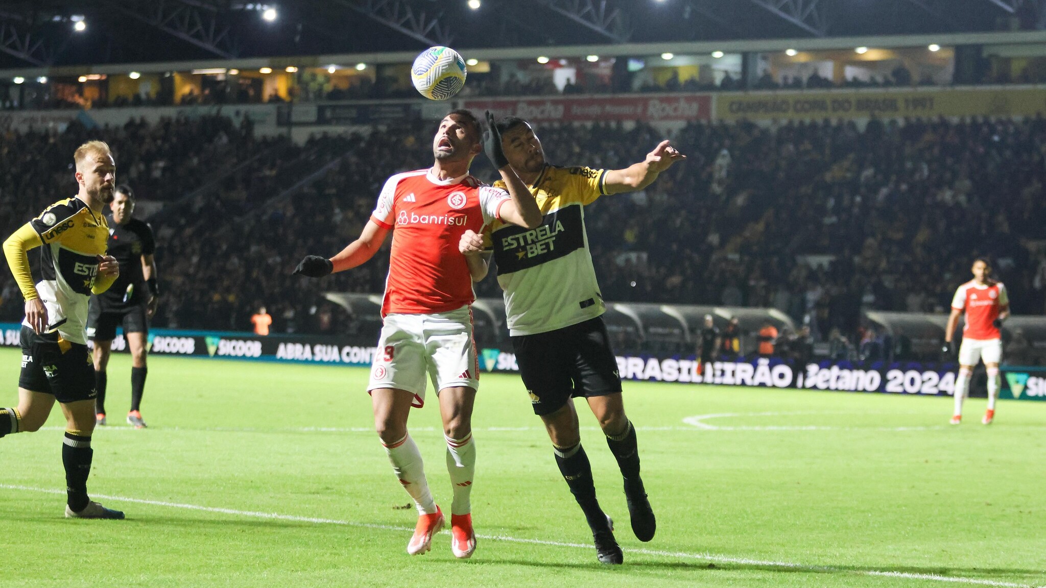 Inter sofre empate do Criciúma e perde posição no Campeonato Brasileiro