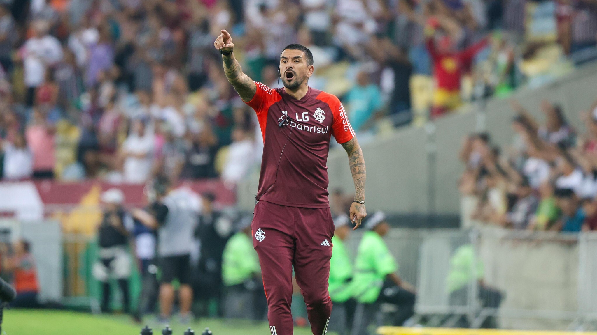 Árbitro detalha reclamação que resultou em expulsão de Lucho González
